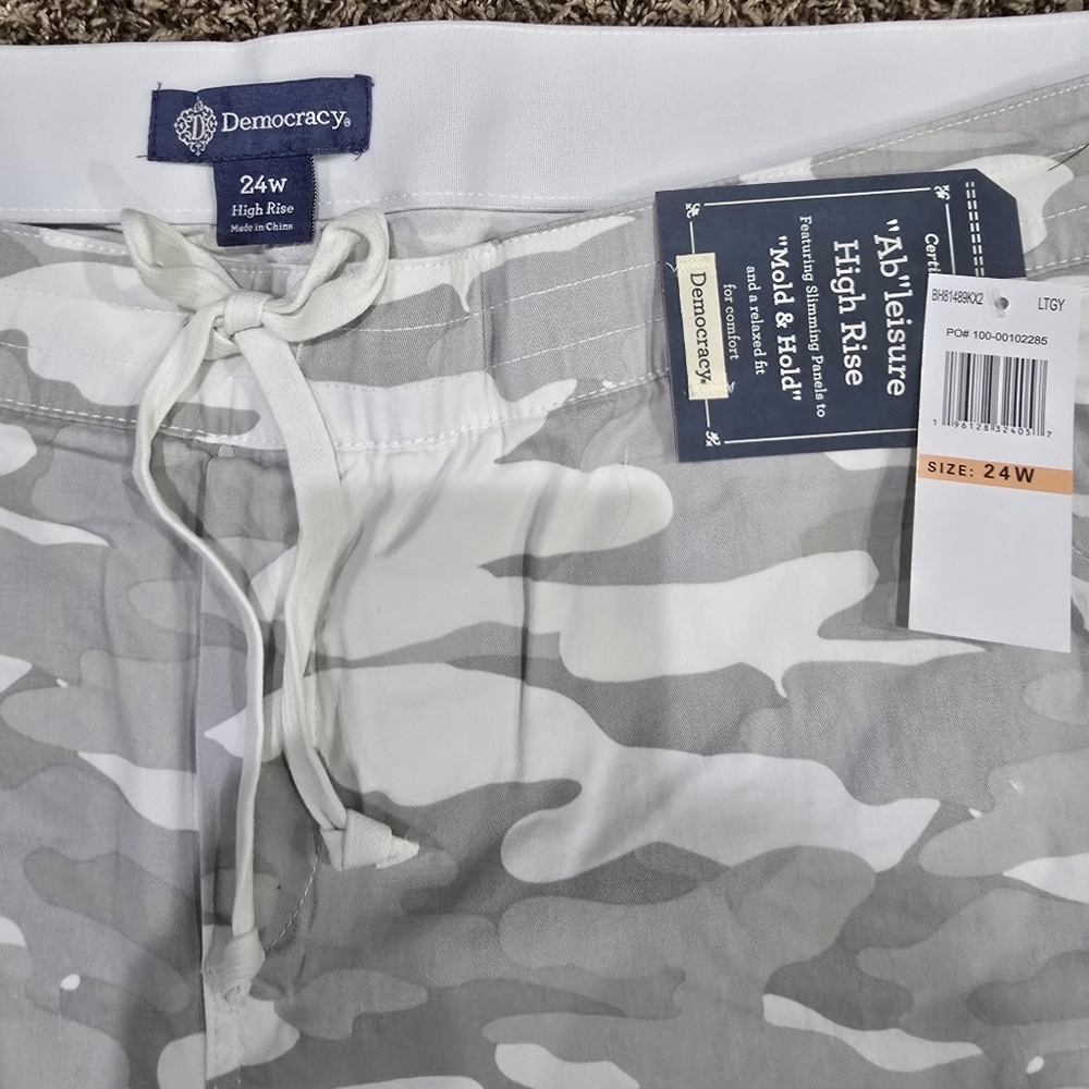 Democracy "Ab" leisure Rolled Cuff Denim Shorts Gray Camo Size 24W NWT - Picture 3 of 8